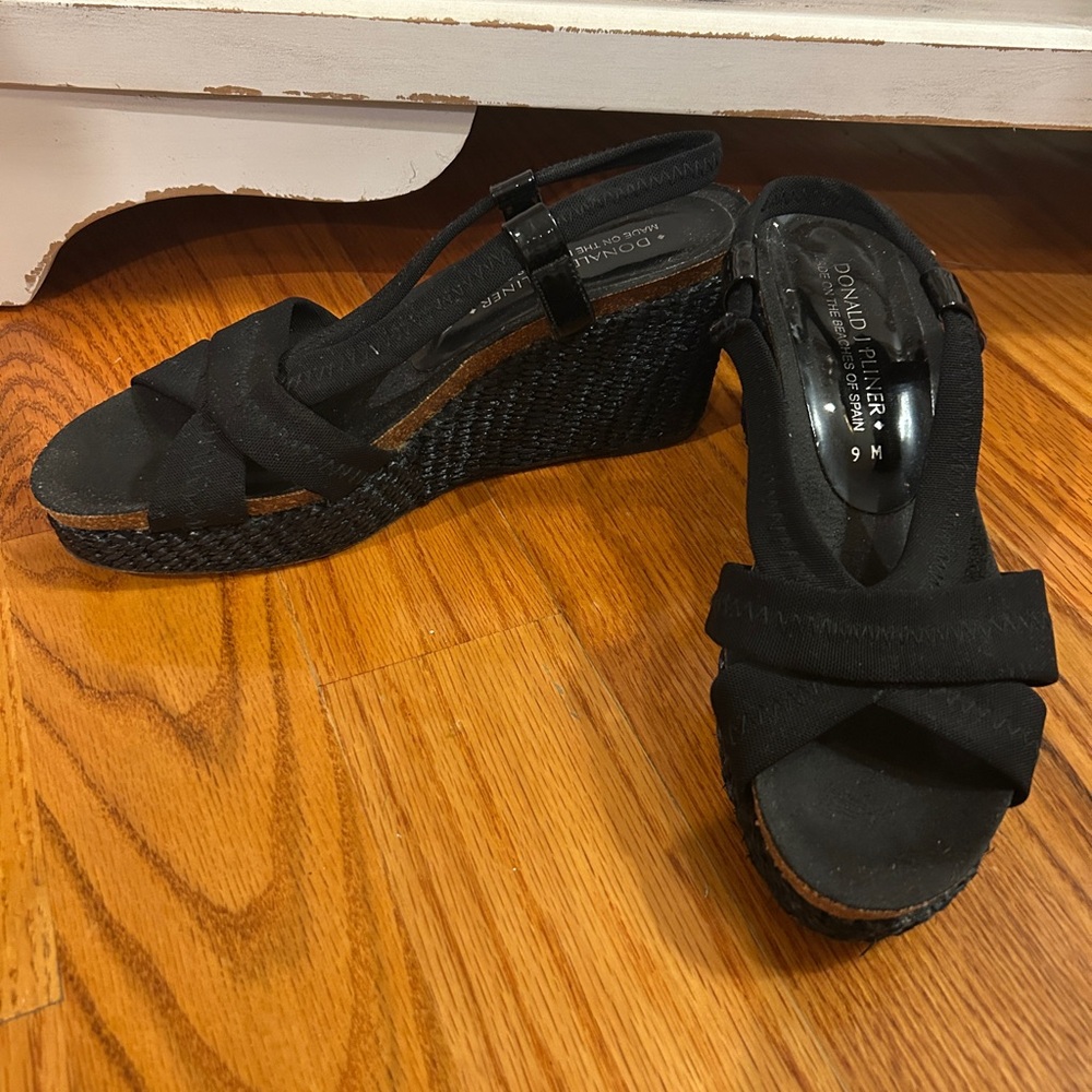 Donald J. Pliner Women's Elegant Black Sandals Resort Wear Shoes 9